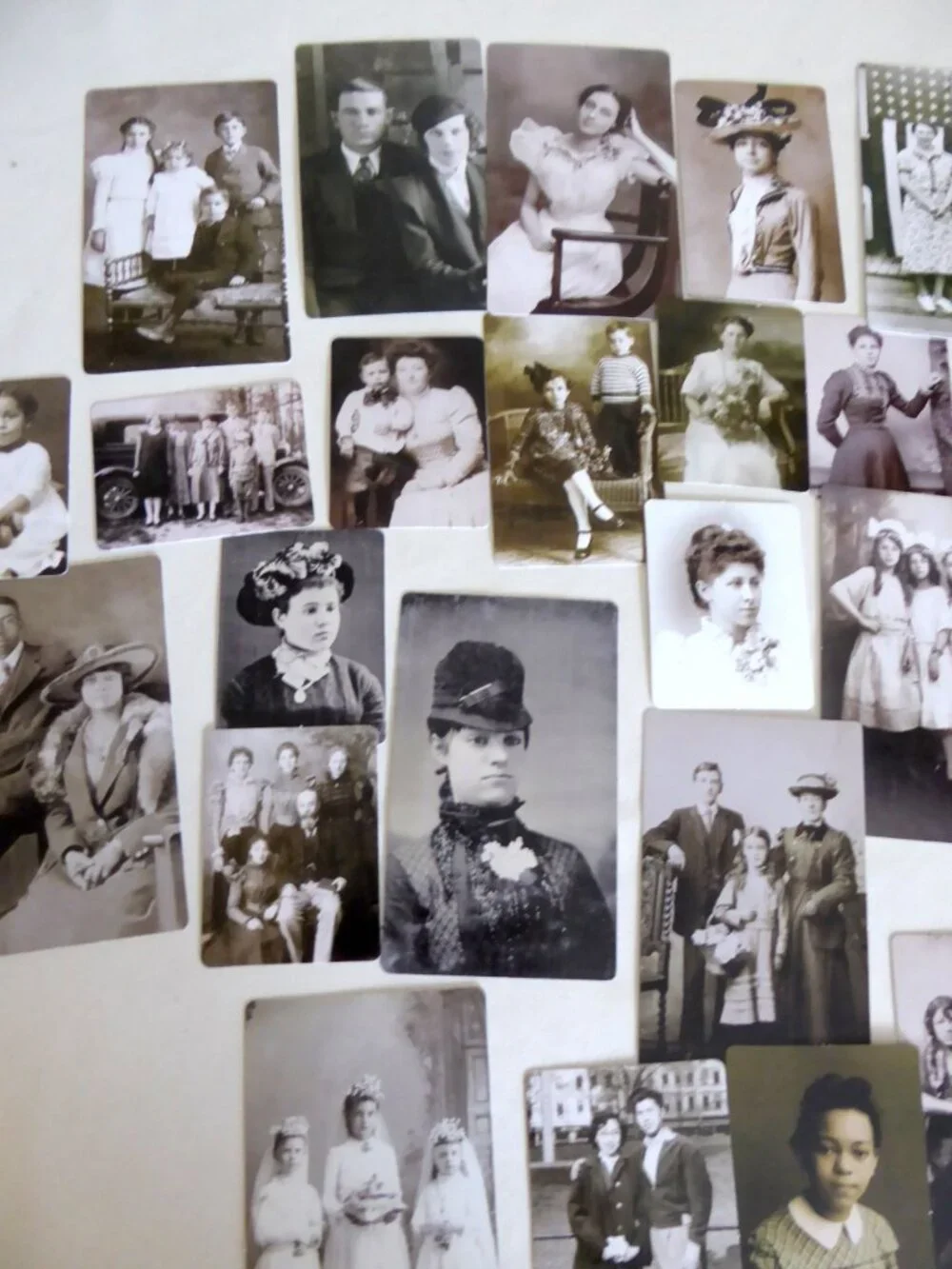 TIM HOLTZ IDEA-OLOGY VINTAGE PORTRAITS ANTIQUE PHOTOS CRAFT SCRAPBOOKING 25 qty